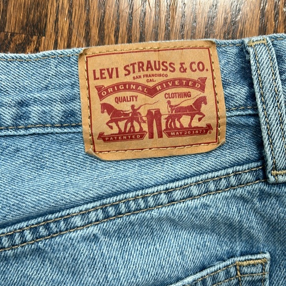 SOLD Levi’s baggy jeans - Picture 4 of 4